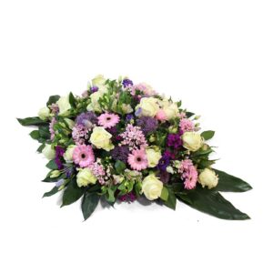 Bloemstuk ovaal rose wit